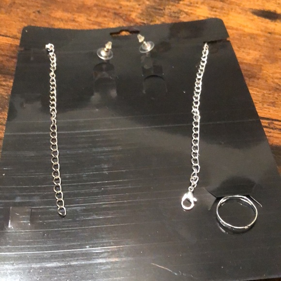 Rhinestone Earrings,Ring and Necklace new without tags costume jewelry - Picture 2 of 4